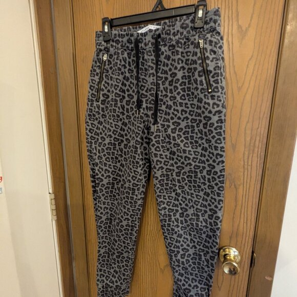 Celebrity Pink Juniors Cheetah Gray Elastic Waist Zip Pocket Joggers-Size S - Picture 1 of 5